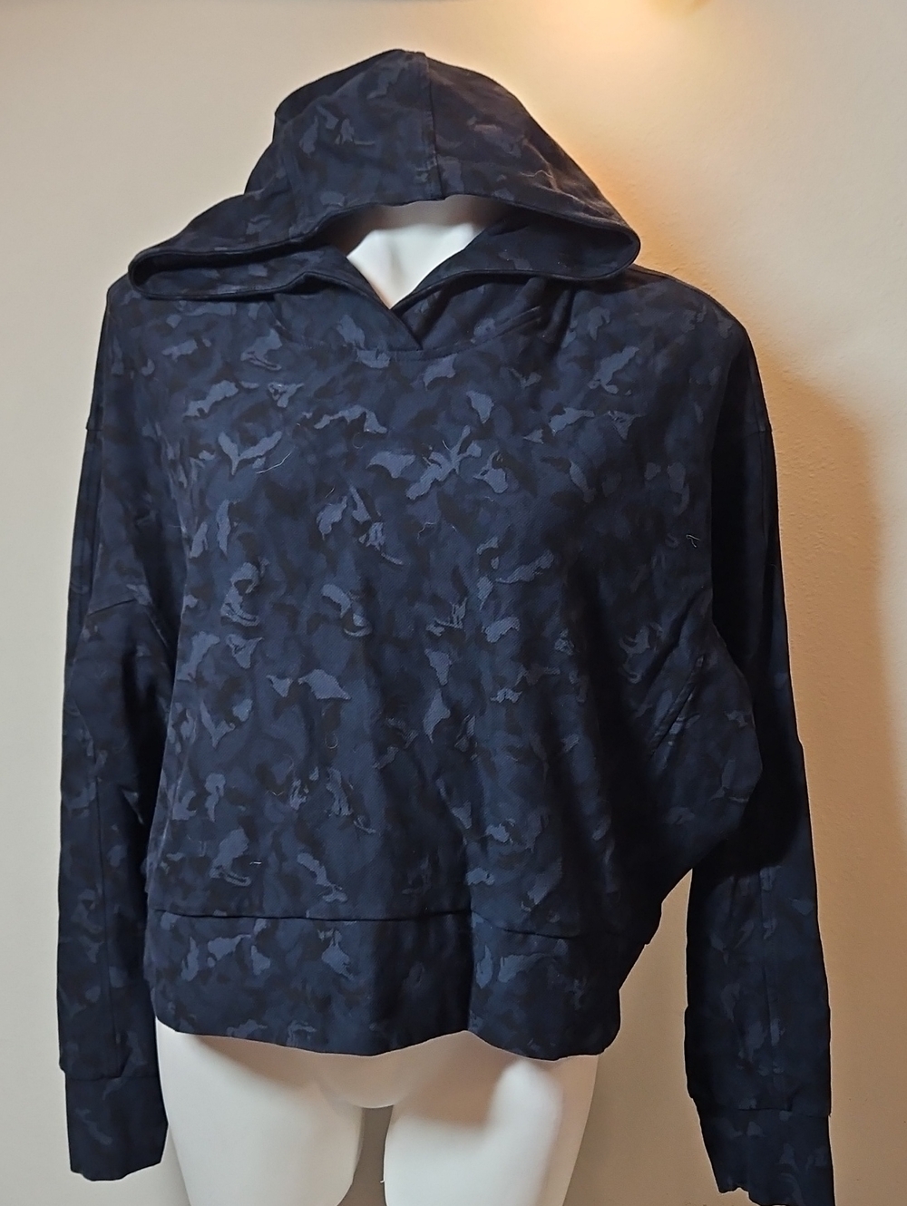 Athketa Large Navy Camouflage Hoodie With Thumb Holes